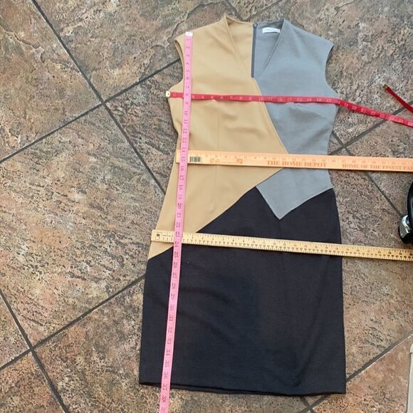 Calvin Klein Size 8 V Neck Short Sleeve Gray Tan Waist Slimming Woman’s Dress - Picture 10 of 10